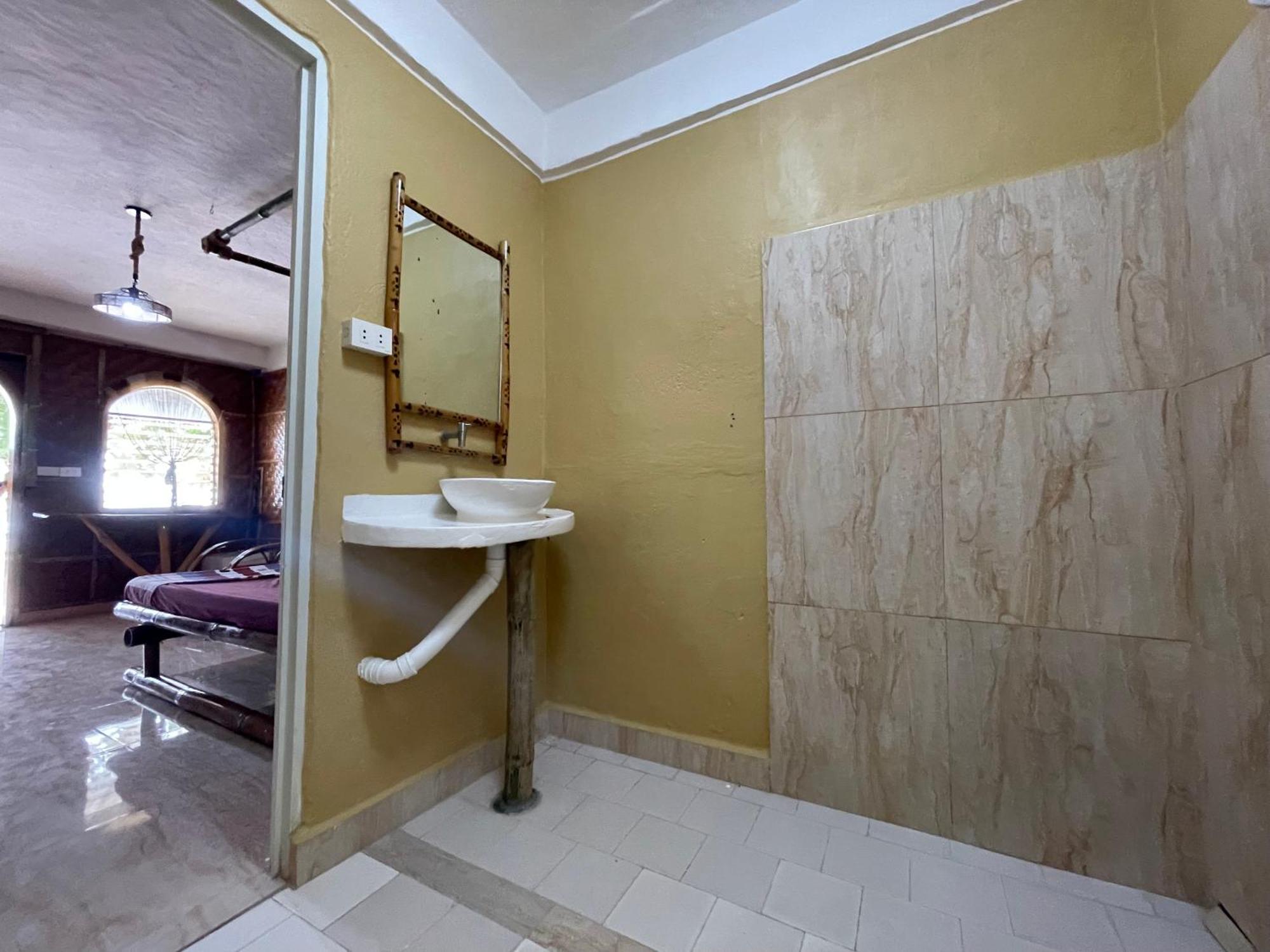 Bed and Breakfast Voodoo House Lalao Екстер'єр фото